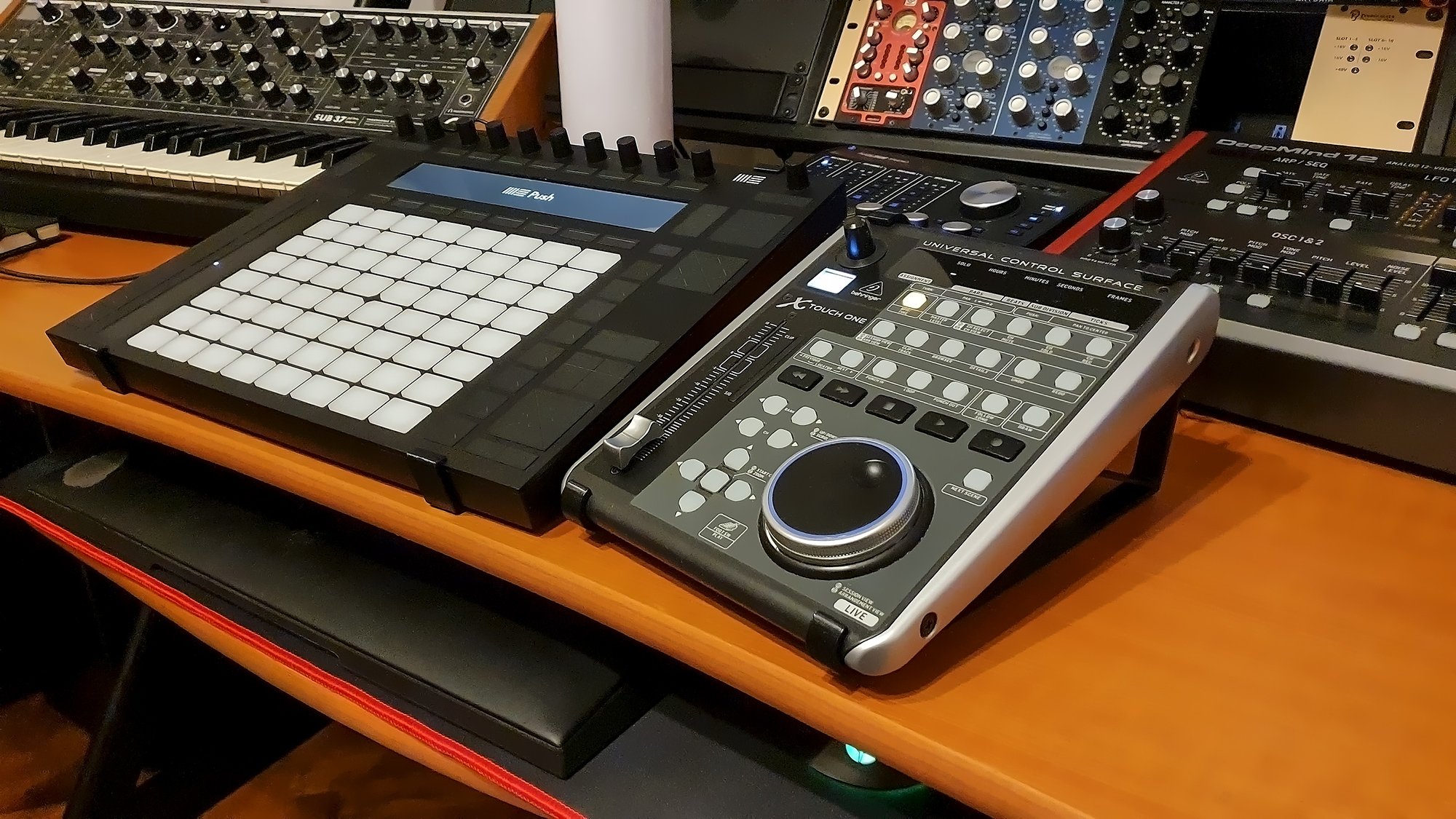 Behringer x touch one stand studio desk st3nd