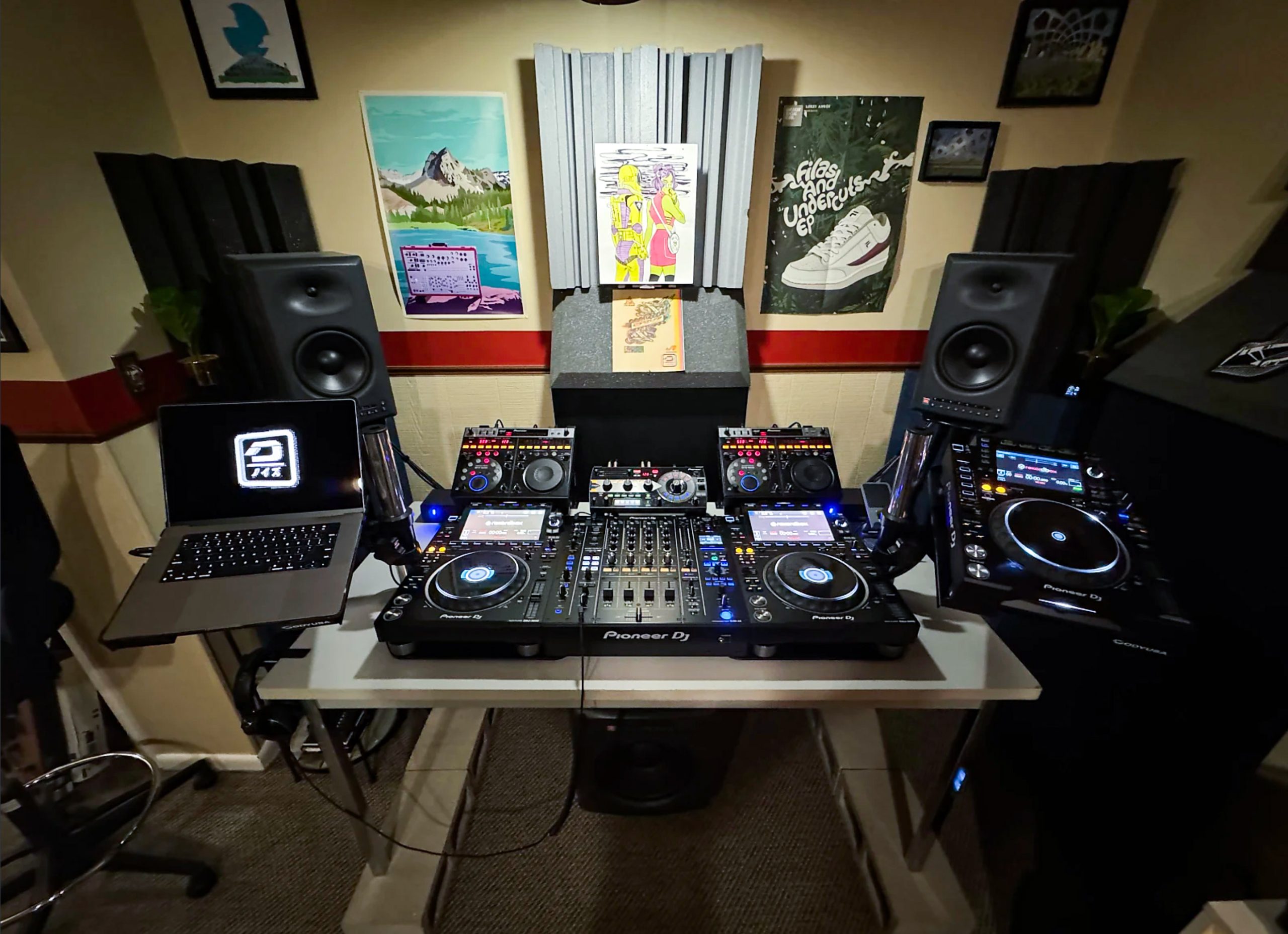 Pioneer RMX1000 stand st3nd studio scaled
