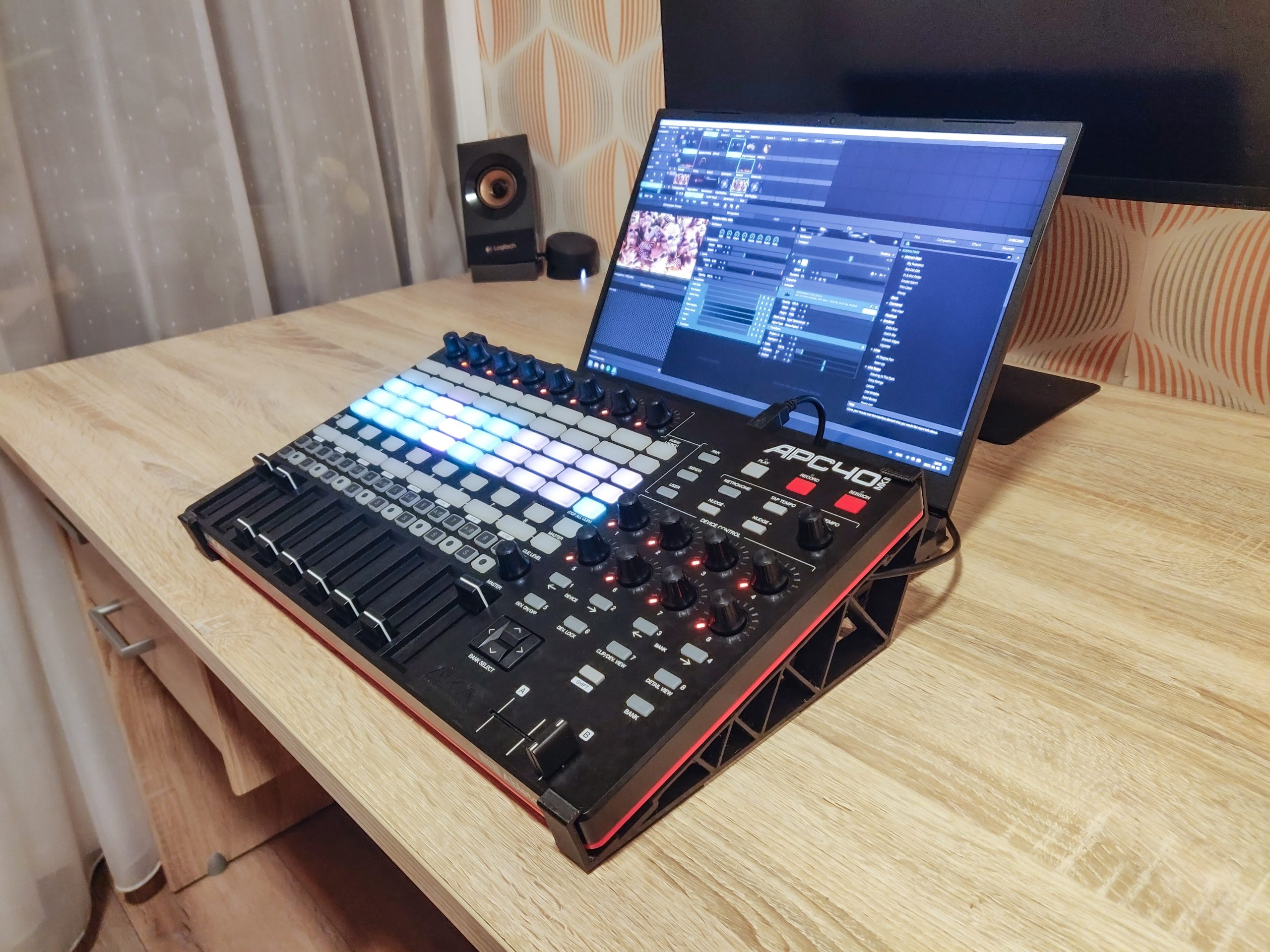 akai apc40 mk2 stand st3nd desktop under laptop scaled