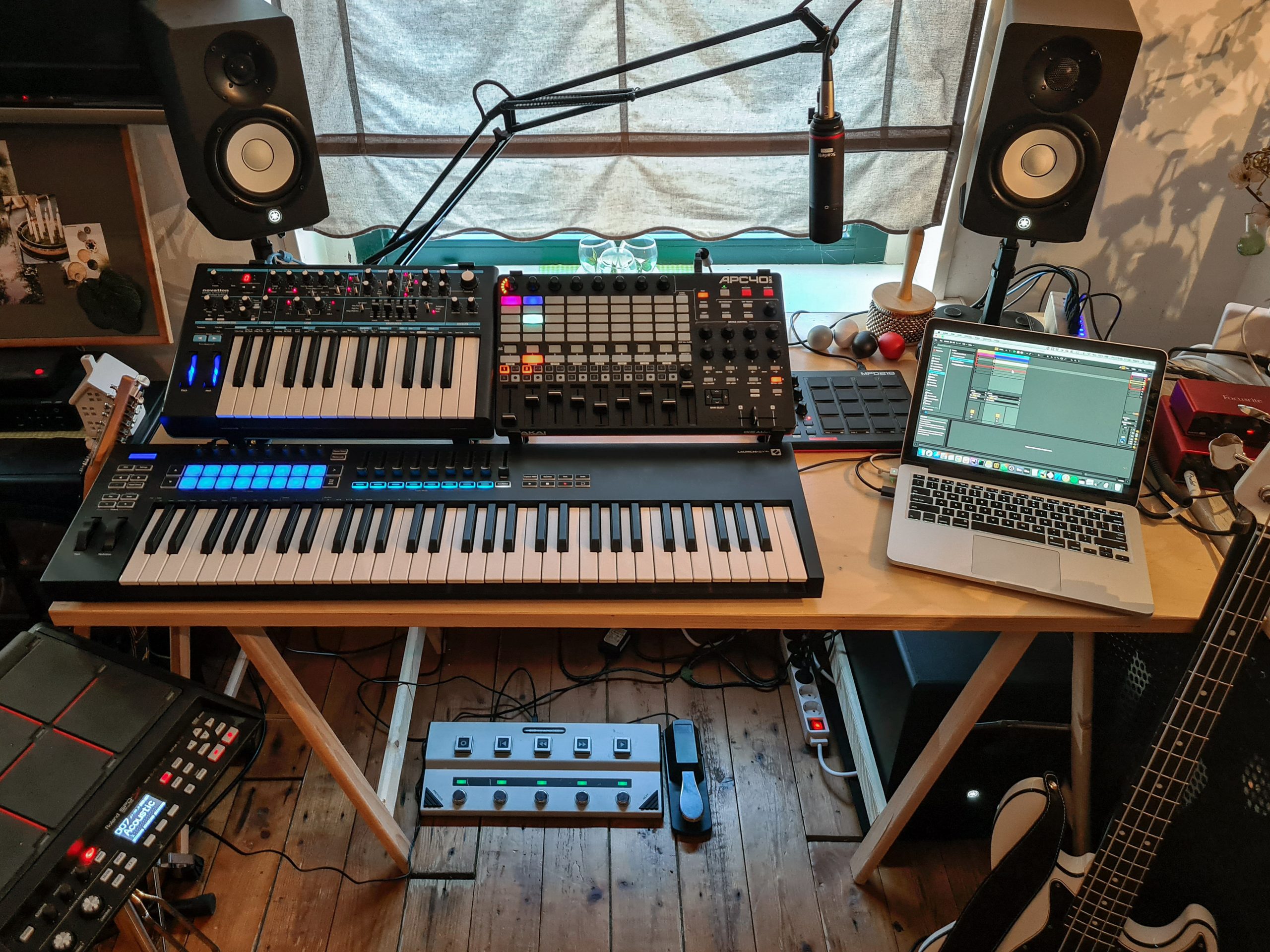bassstation2 akai apc40mk2 home studio desktop stand st3nd scaled
