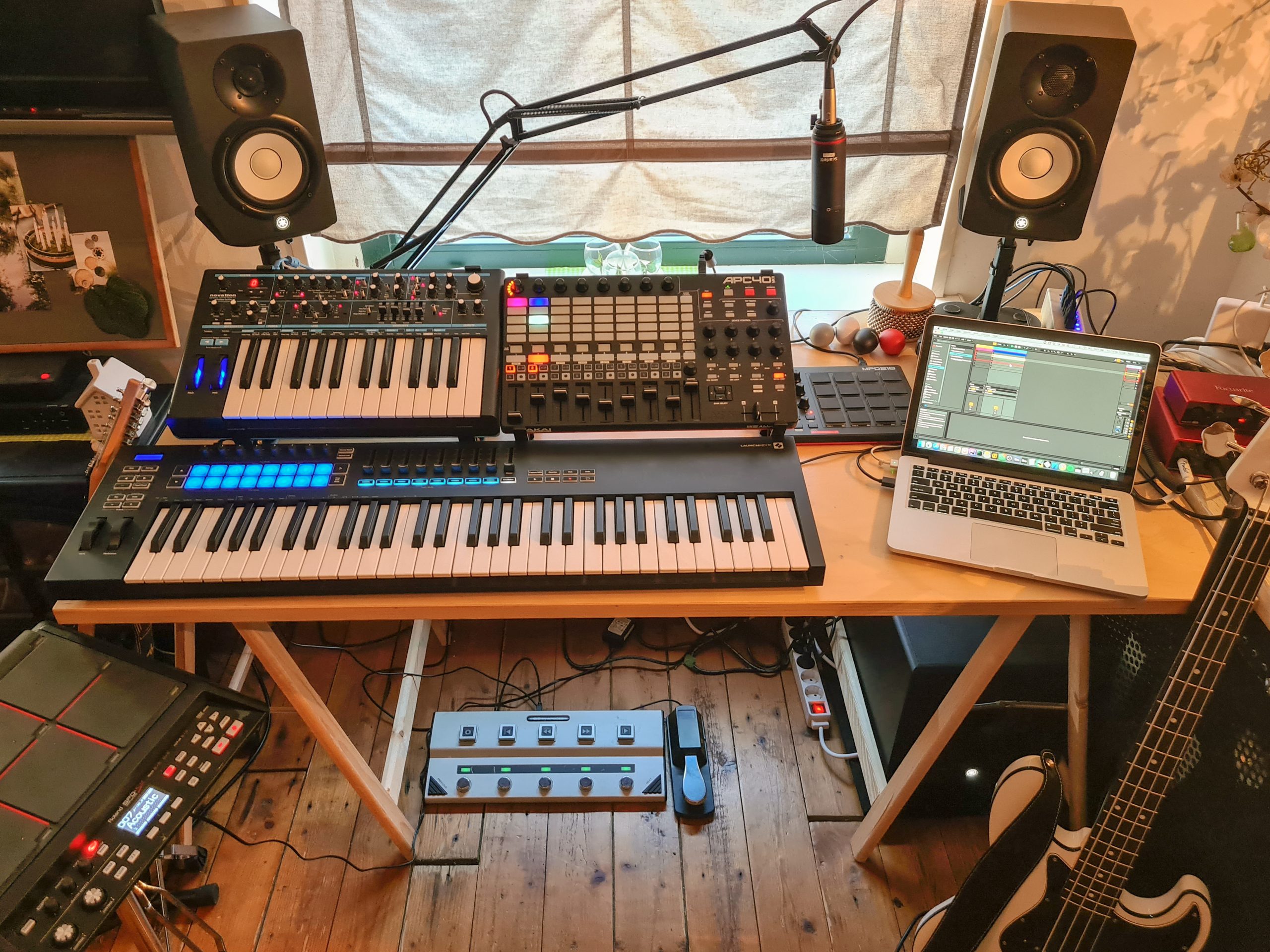 bassstation2 akaiapc40mk2 4 scaled