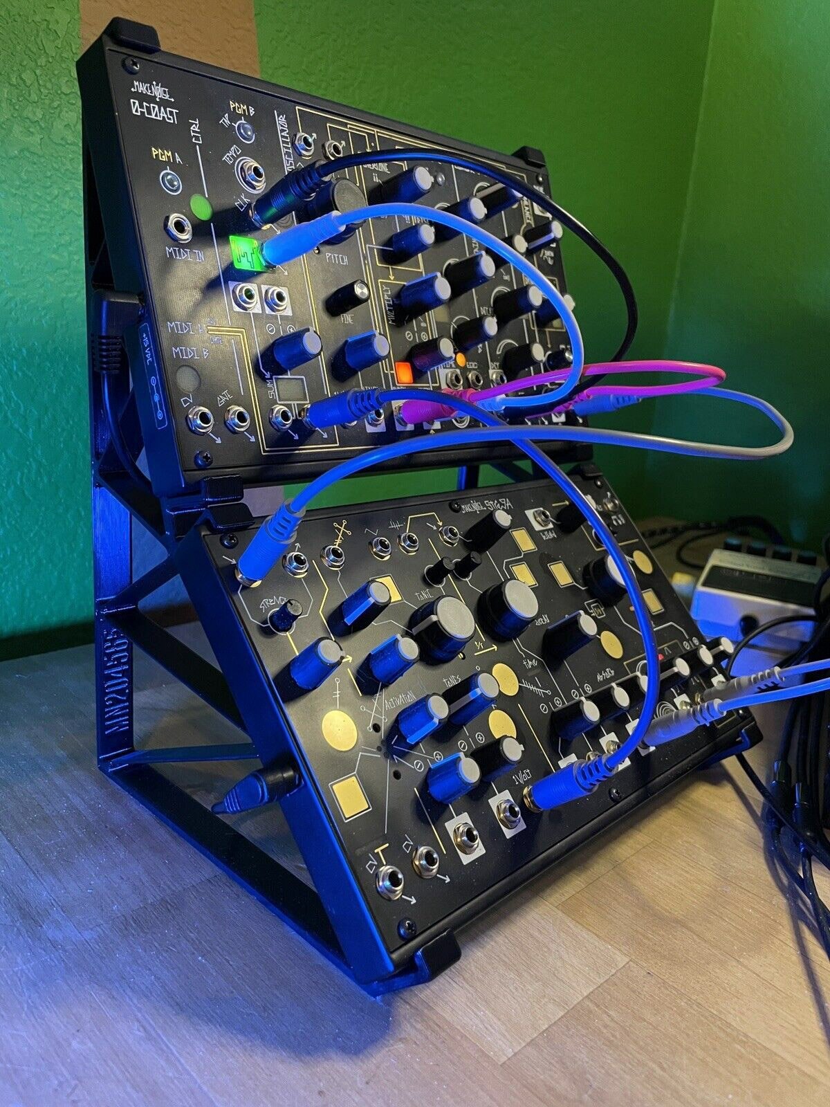 makenoise dual stand st3nd modular desktop