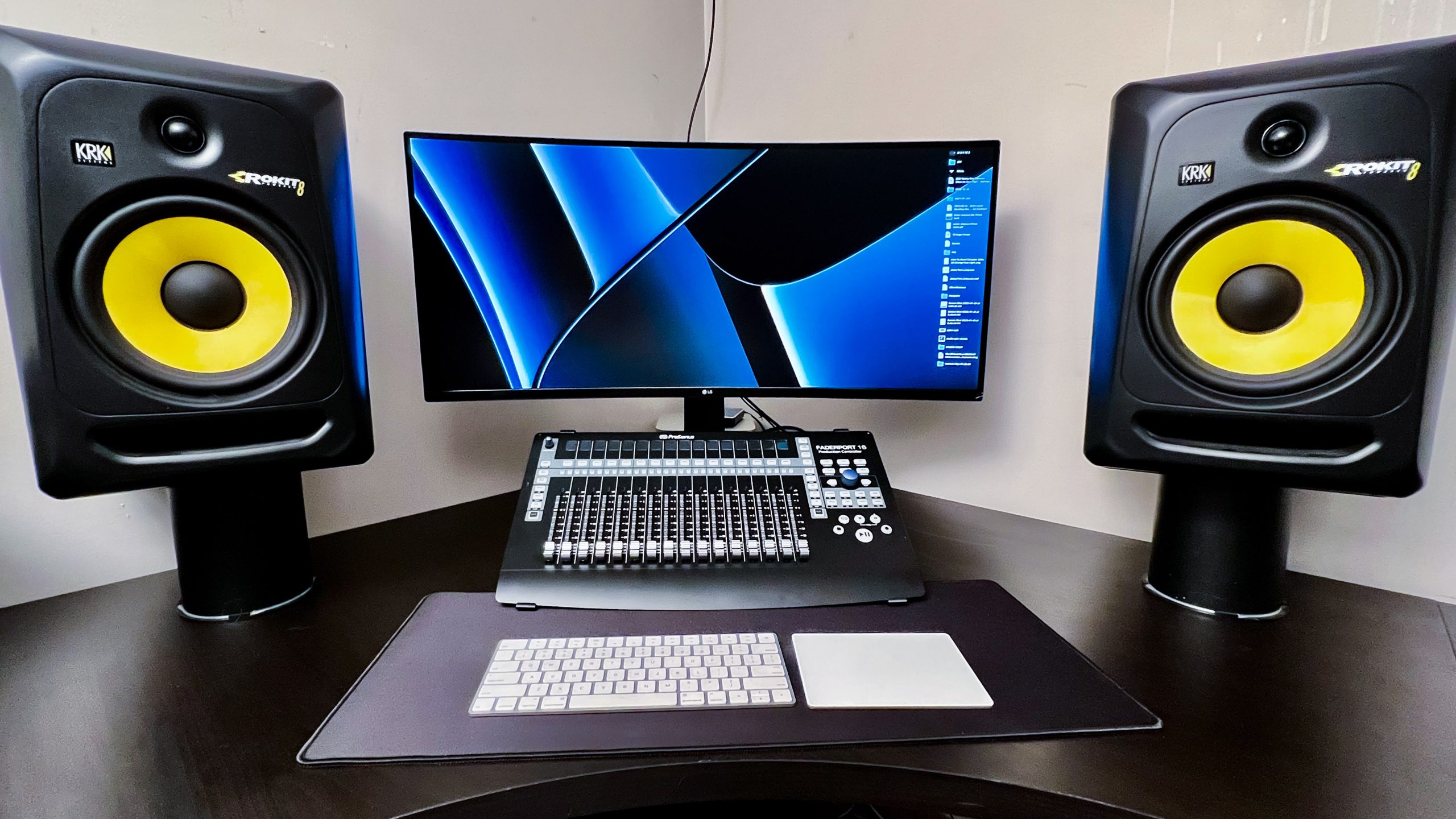 presonus faderport 16 stand st3nd home studio scaled