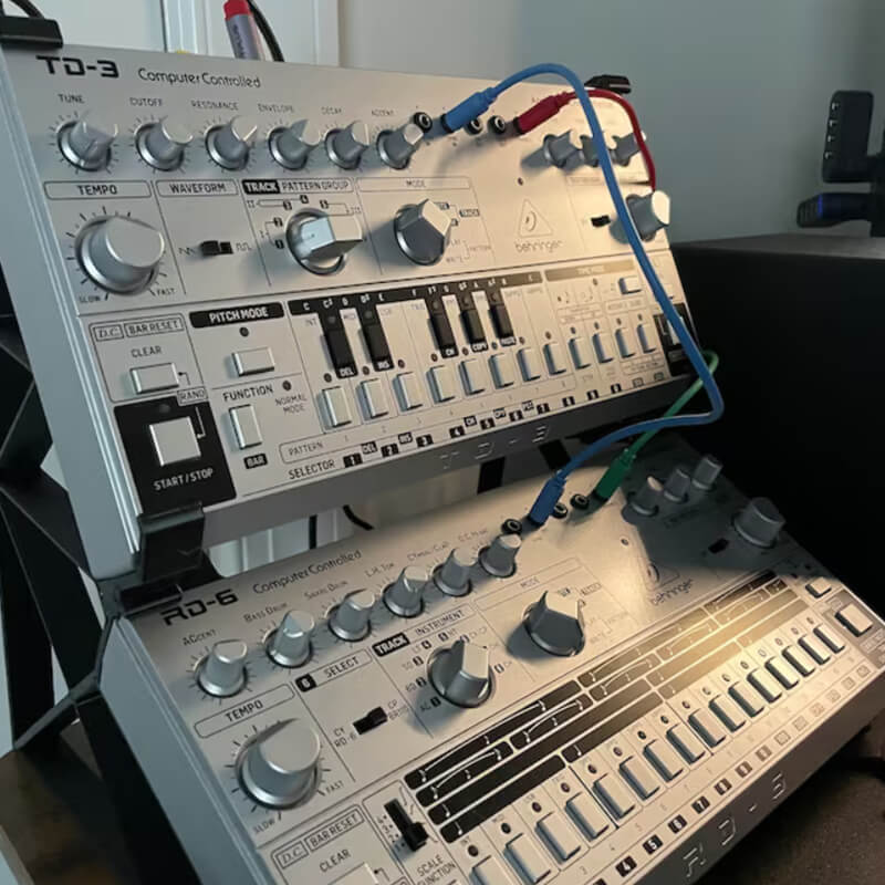 5 Behringer td 3 rd 6 double stand