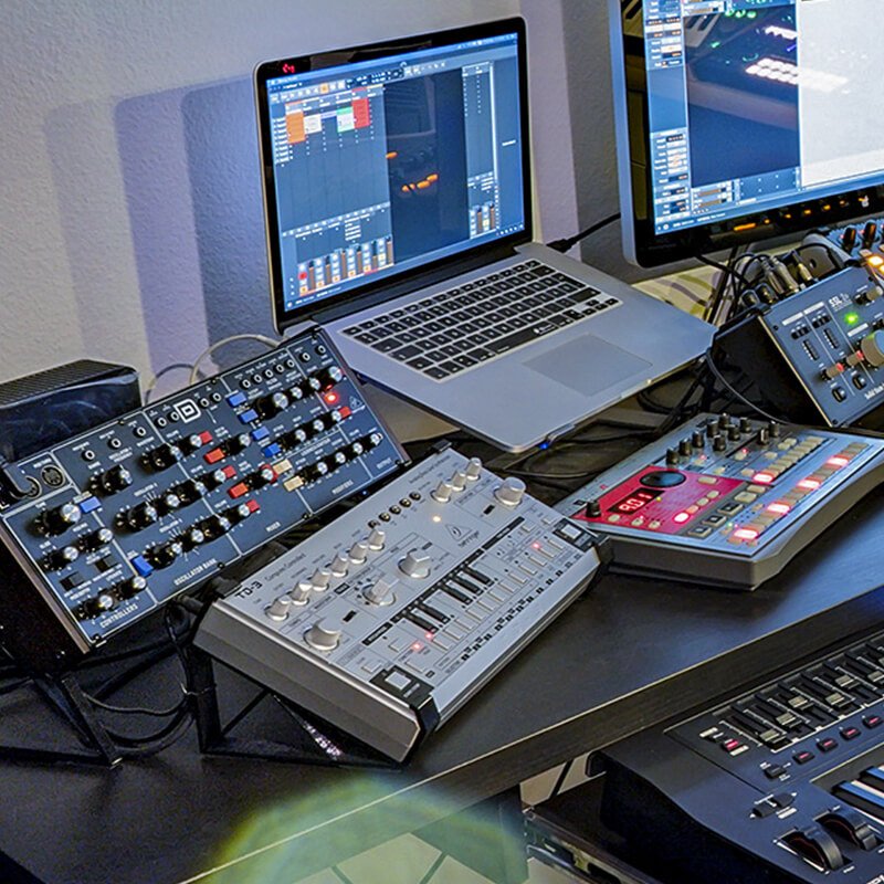 6 Behringer TD 3 stand